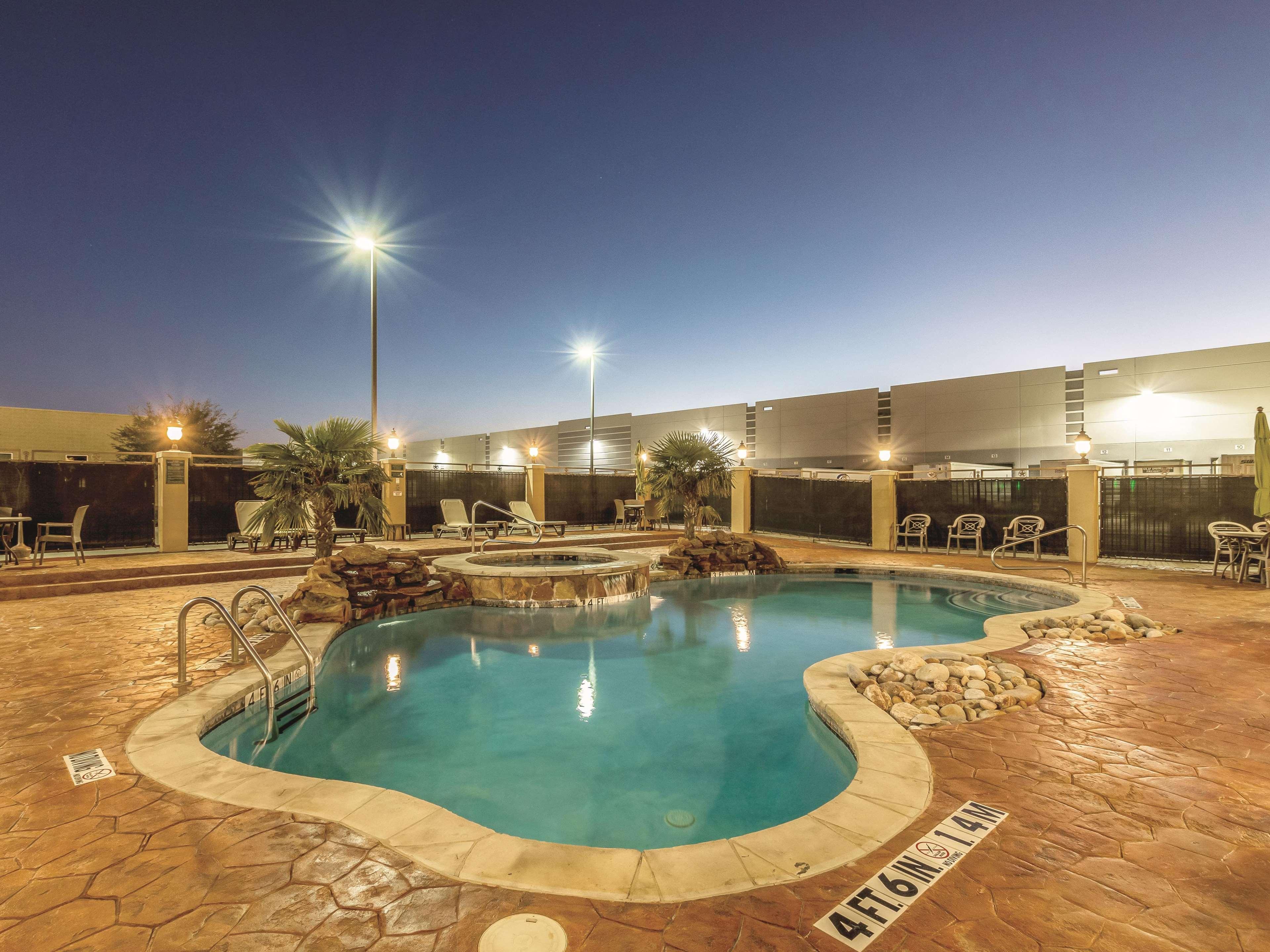 Hotel La Quinta By Wyndham Dallas Grand Prairie South Extérieur photo